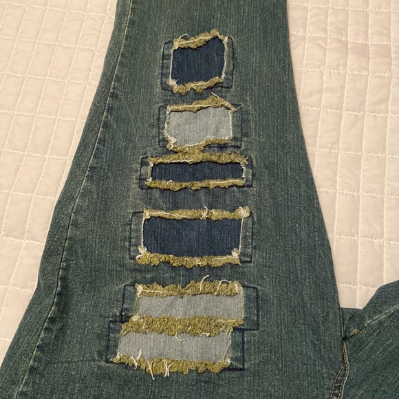 💥3 for $15💥♥️THESE JEANS $10♥️ Be-Girl Ankle Cuffed Jeans w/ Patches - Picture 9 of 12
